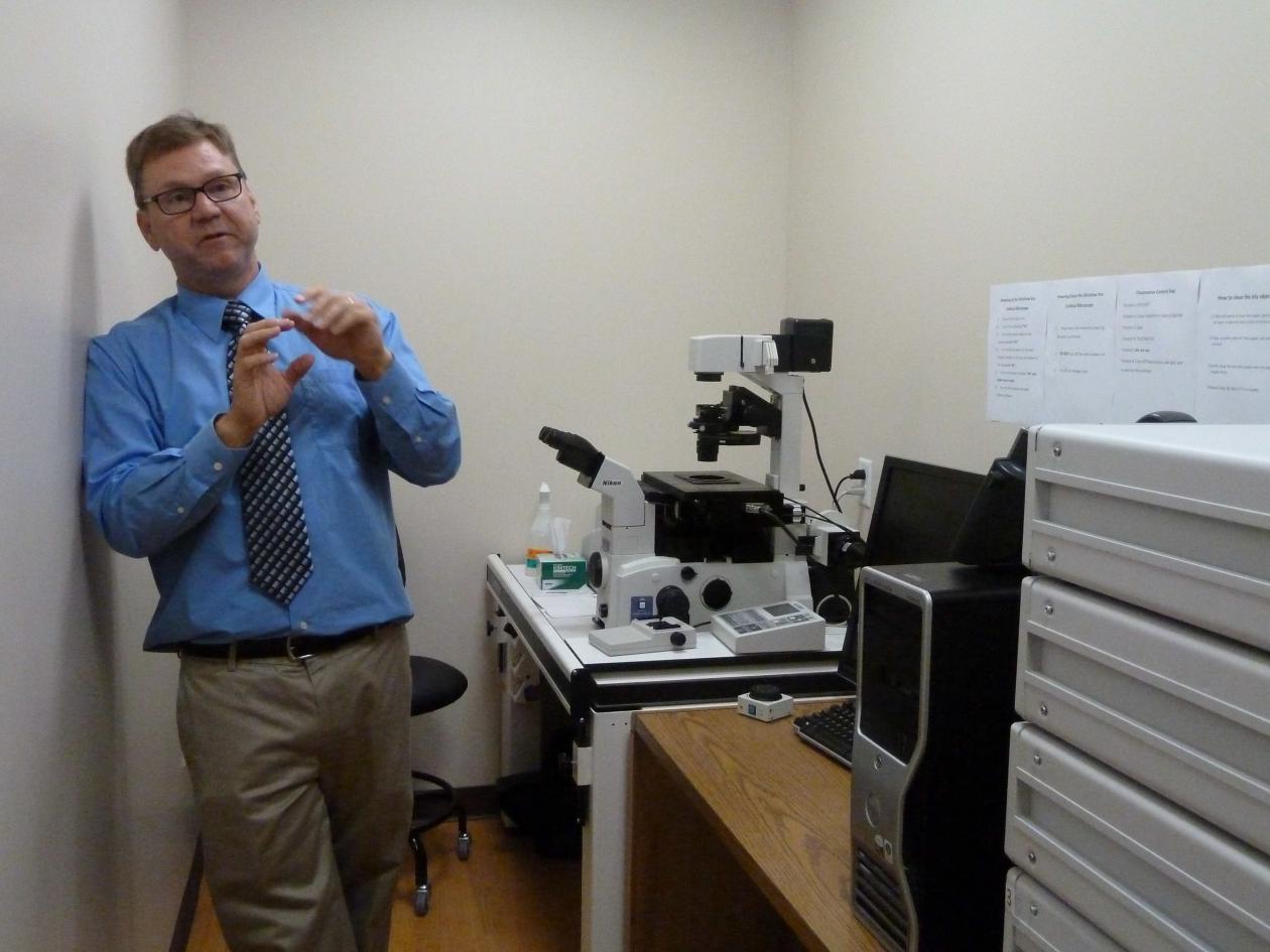 Dr. AQsh explains the confocal microscope